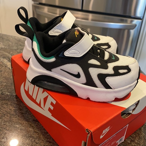 KIDS NIKES - Picture 3 of 3